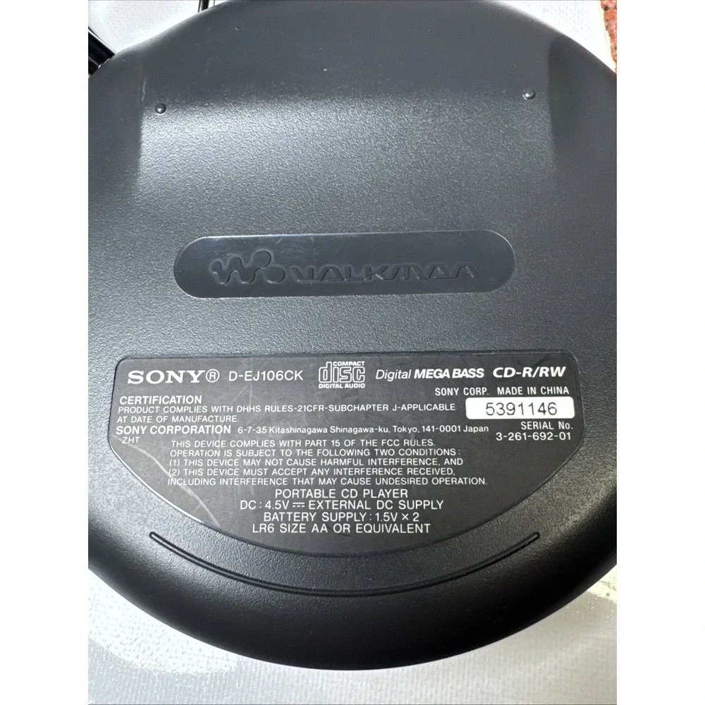 VTG Portable Sony Walkman/ CD Player In Silver D-EJ106CK Tested WORKS w/NIP BUDS